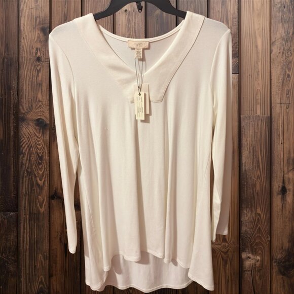 Cupio Tops - CUPIO Long Sleeve V-neck Asymmetrical Shirt